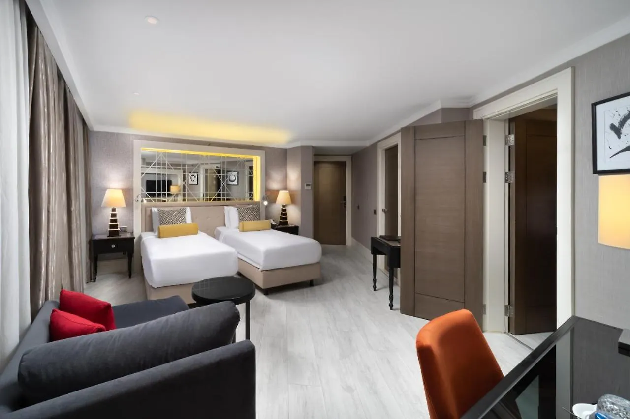 Mercure Istanbul Bomonti 5*,